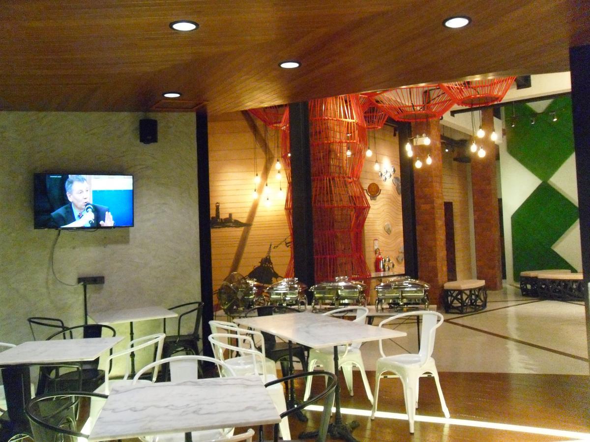 Sea Crest By Jomtien Hotel Ngoại thất bức ảnh
